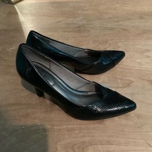 Black heels size 7